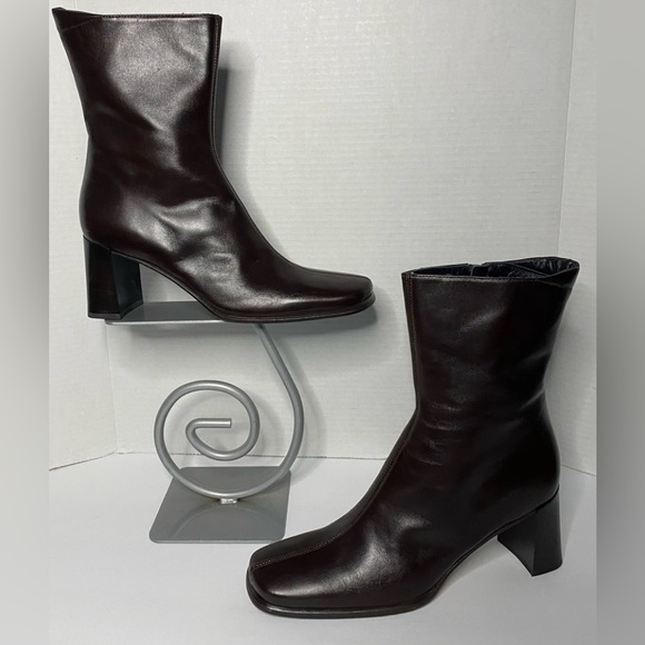 Donna Carolina Shoes - Italian leather dark brown 3 inch heel w/ half rubber sole inside zipper